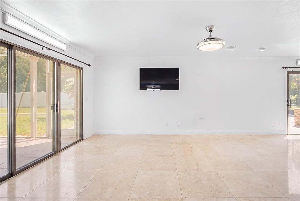 For Sale: $700,000 (5 beds, 4 baths, 3698 Square Feet)