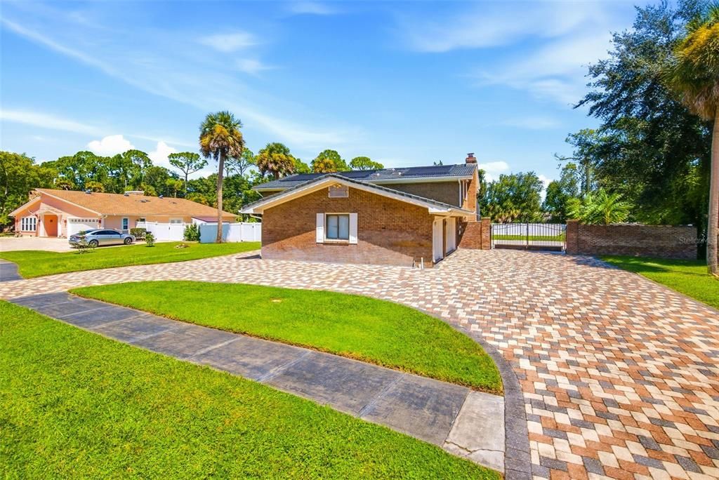 For Sale: $700,000 (5 beds, 4 baths, 3698 Square Feet)