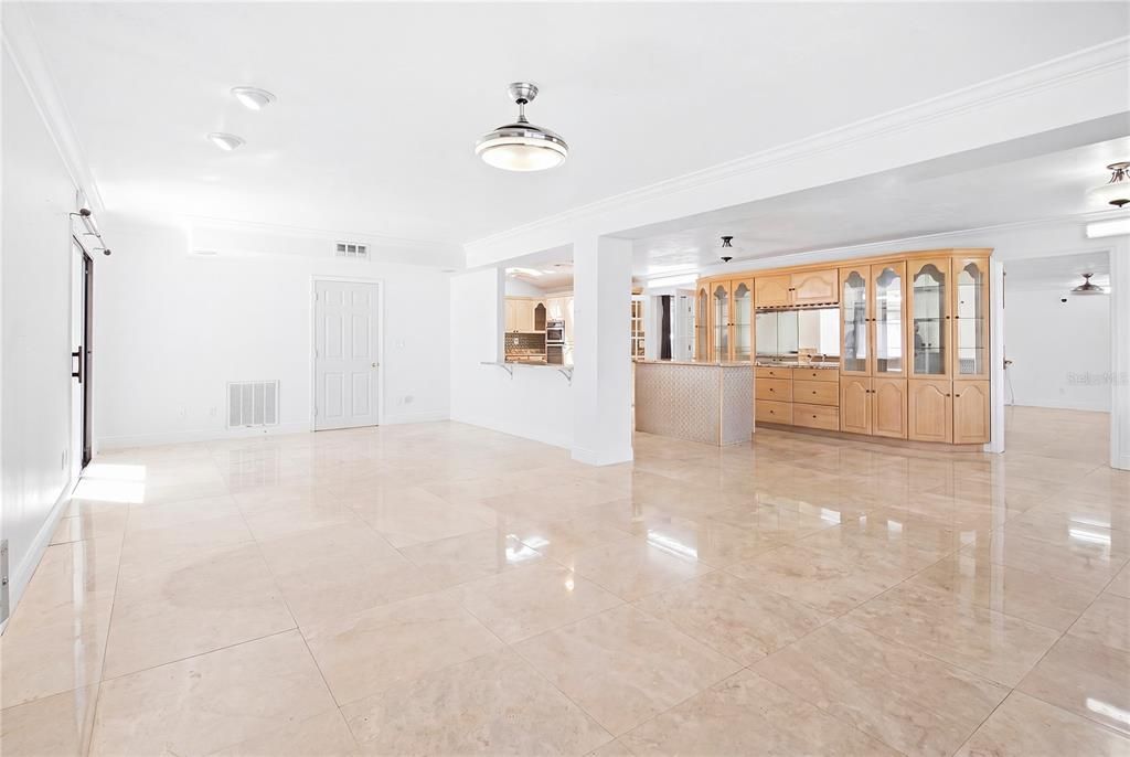 For Sale: $700,000 (5 beds, 4 baths, 3698 Square Feet)