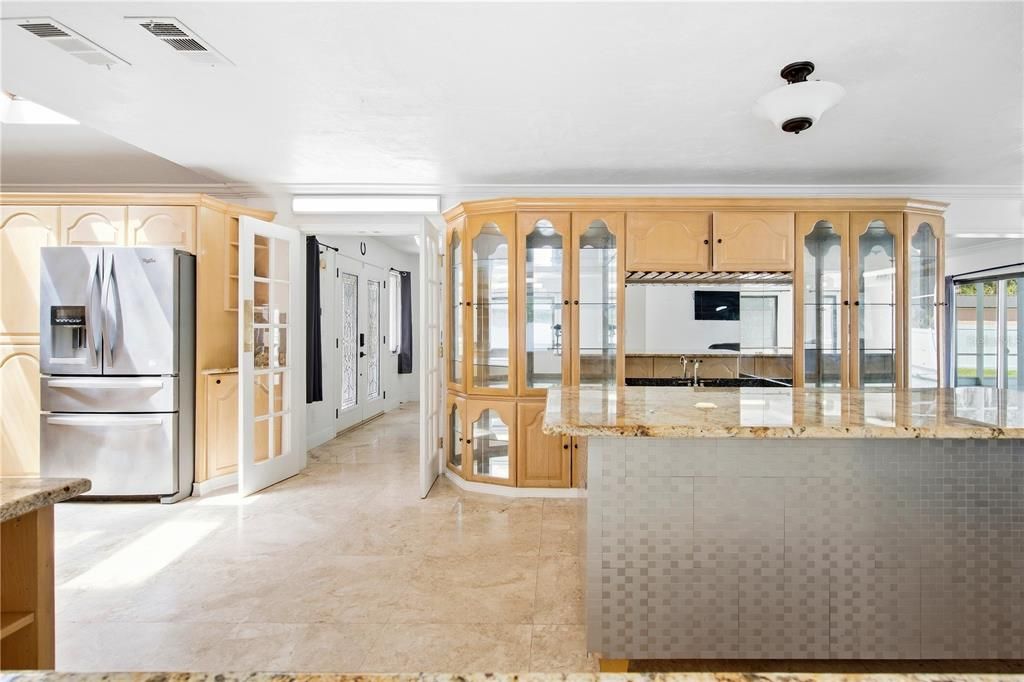 For Sale: $700,000 (5 beds, 4 baths, 3698 Square Feet)