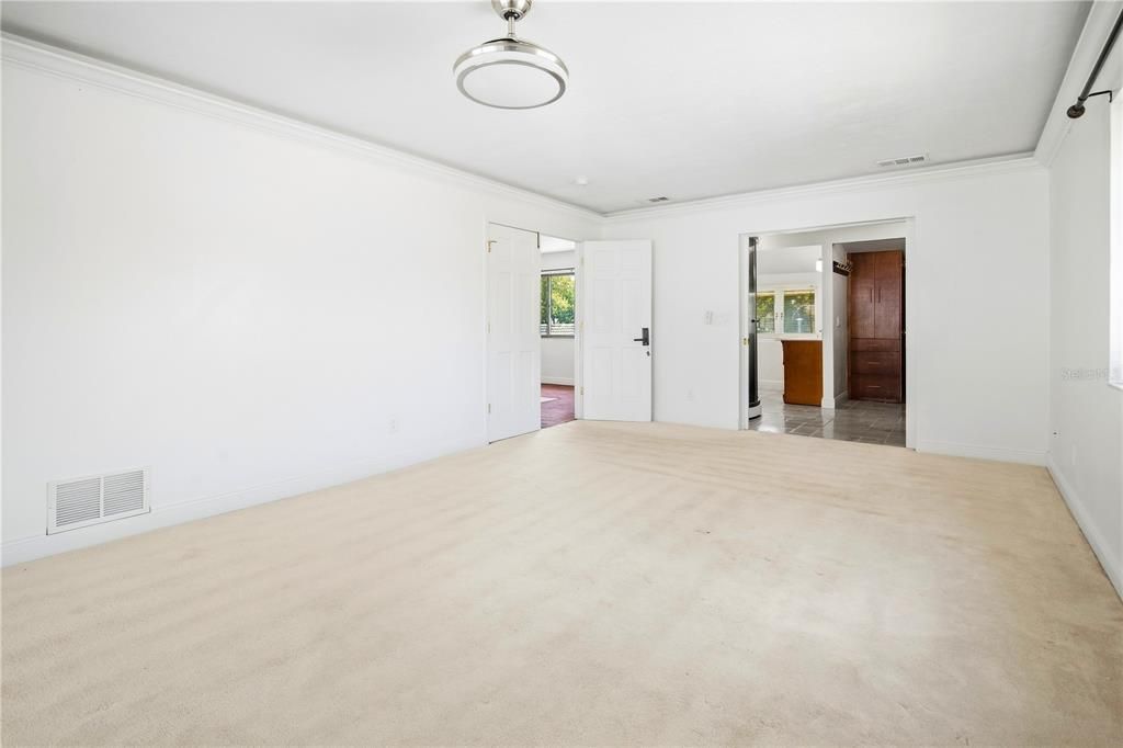 For Sale: $700,000 (5 beds, 4 baths, 3698 Square Feet)