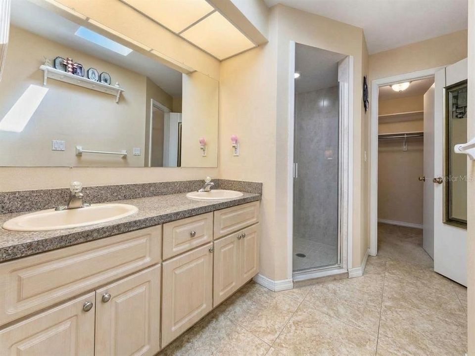 For Sale: $299,900 (3 beds, 2 baths, 1700 Square Feet)