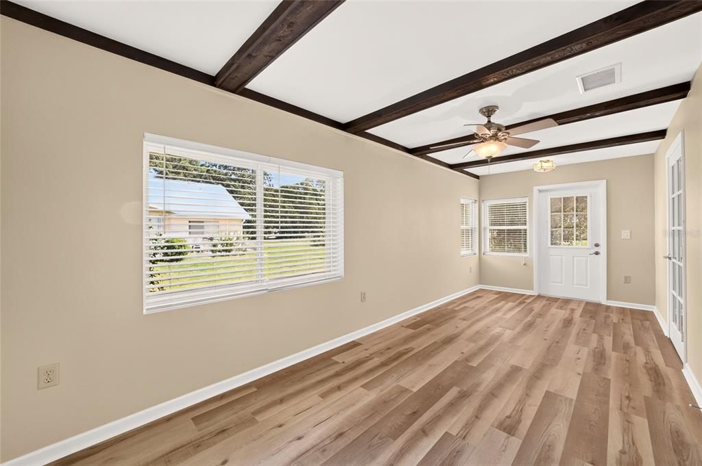 For Sale: $199,850 (2 beds, 2 baths, 1688 Square Feet)