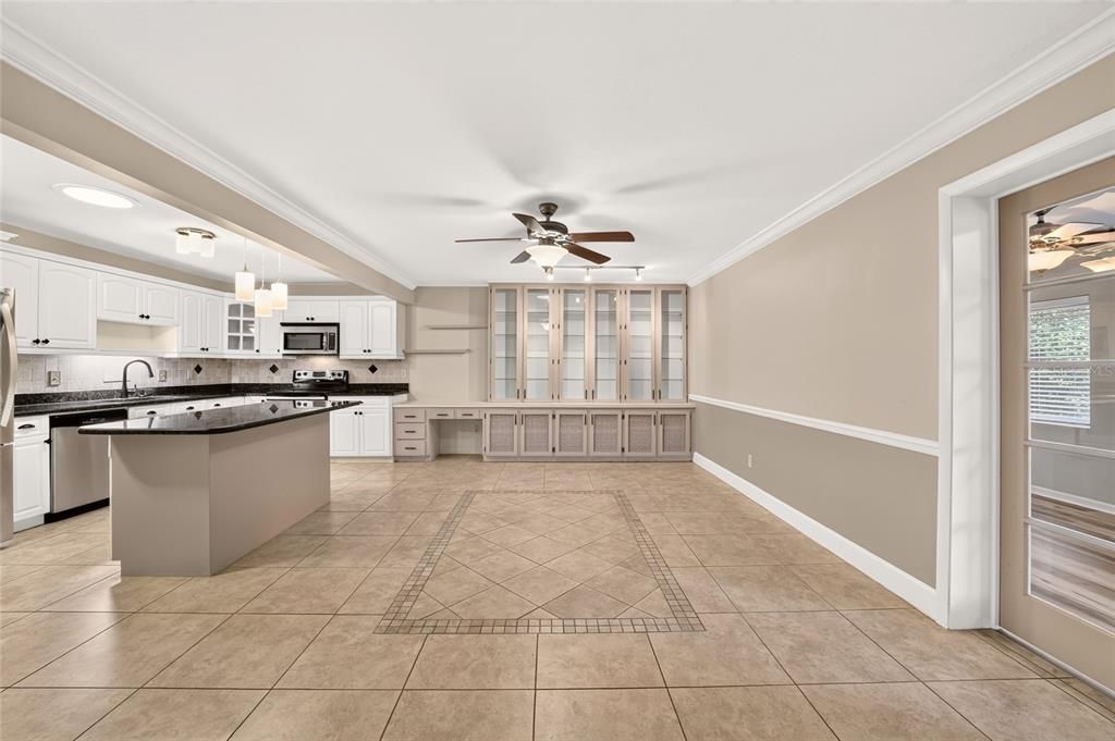For Sale: $199,850 (2 beds, 2 baths, 1688 Square Feet)