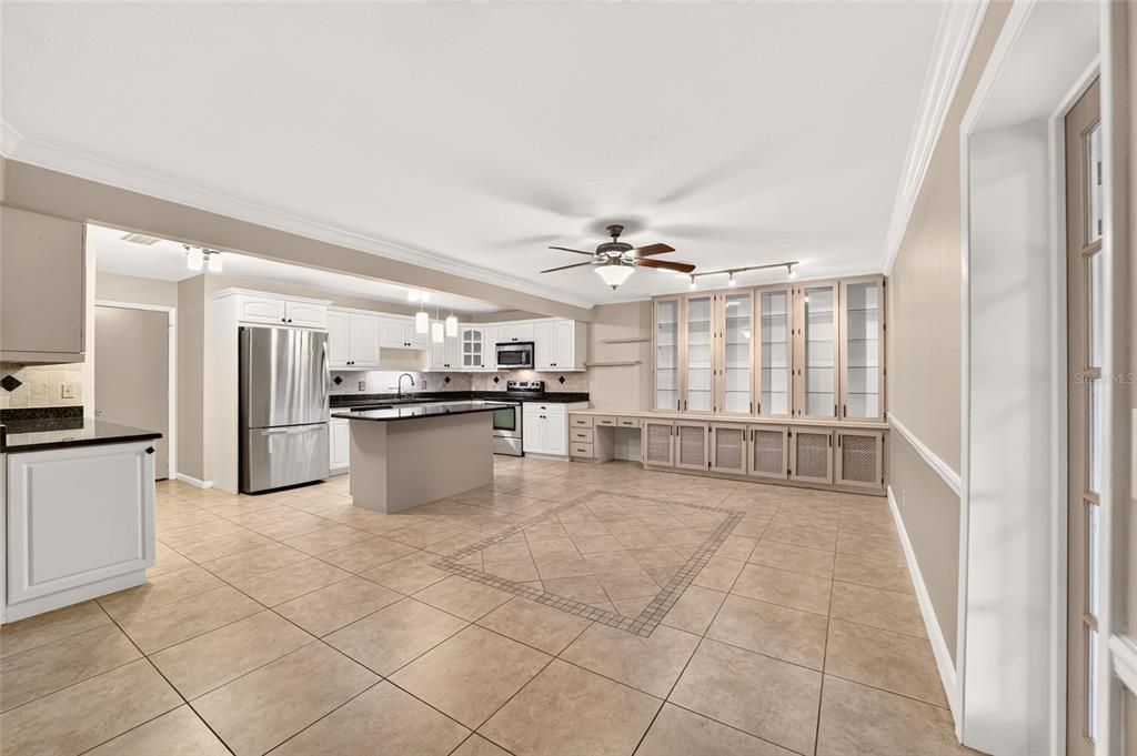 For Sale: $199,850 (2 beds, 2 baths, 1688 Square Feet)