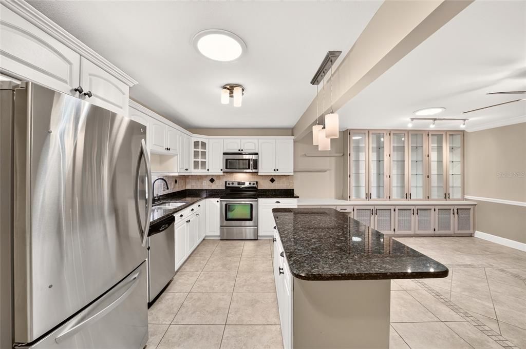 For Sale: $199,850 (2 beds, 2 baths, 1688 Square Feet)