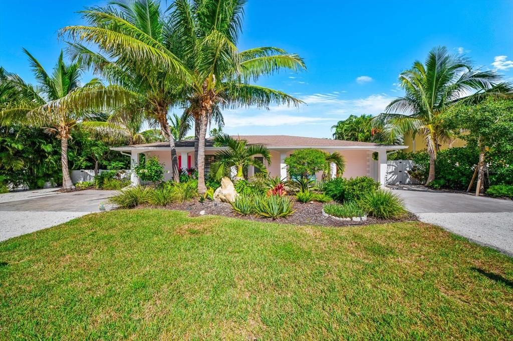 For Sale: $1,650,000 (4 beds, 4 baths, 1960 Square Feet)