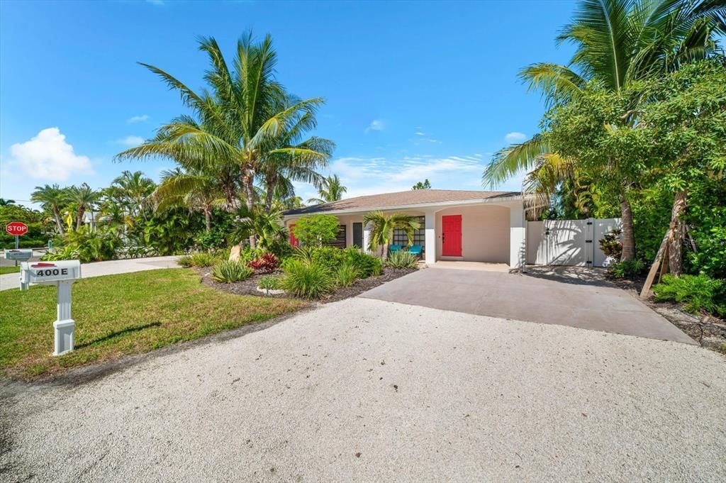 For Sale: $1,650,000 (4 beds, 4 baths, 1960 Square Feet)