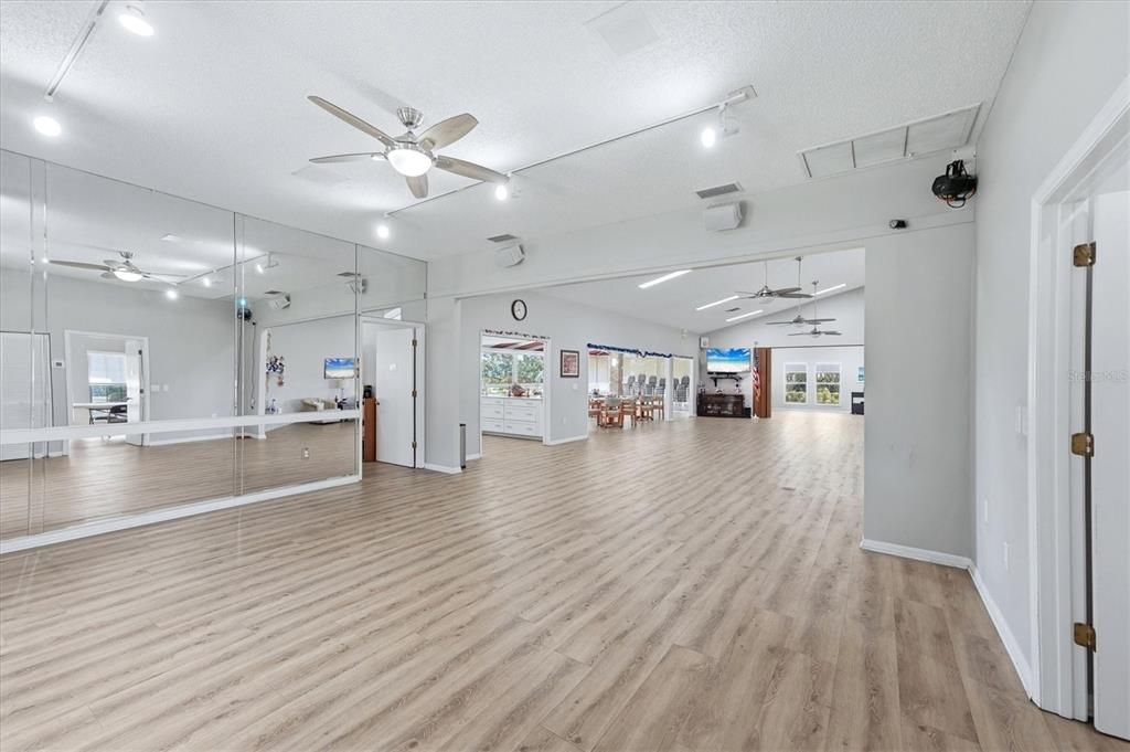 For Sale: $240,000 (2 beds, 2 baths, 1236 Square Feet)