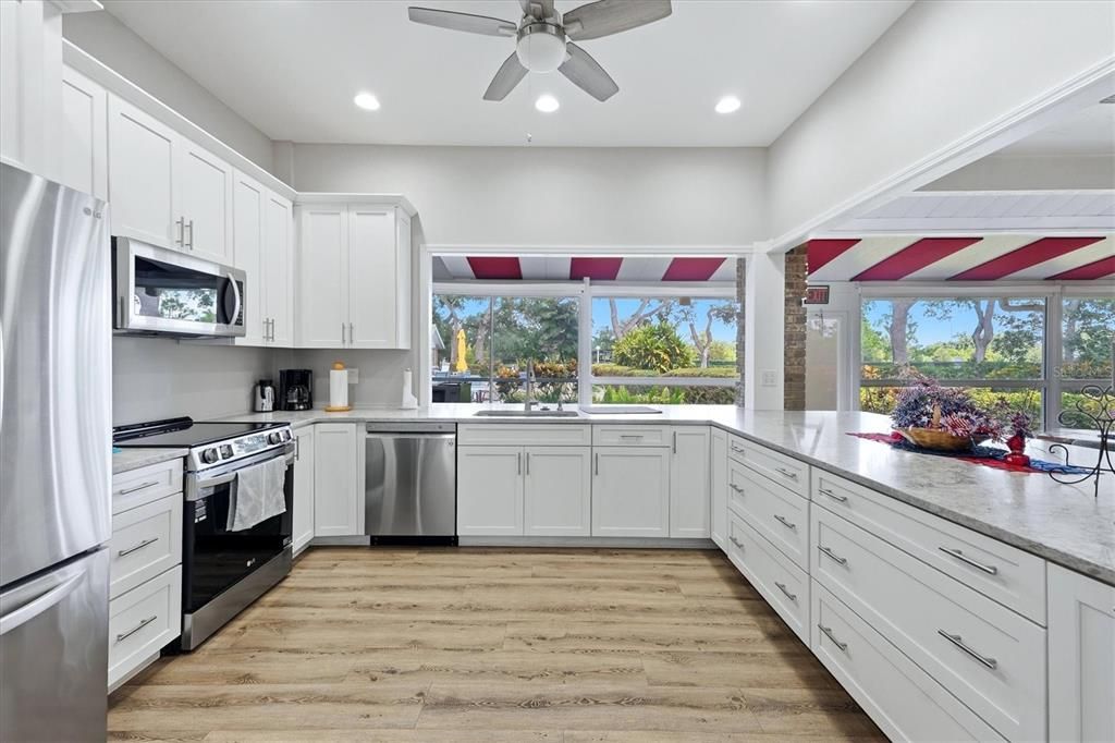 For Sale: $240,000 (2 beds, 2 baths, 1236 Square Feet)