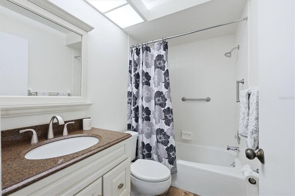 For Sale: $240,000 (2 beds, 2 baths, 1236 Square Feet)