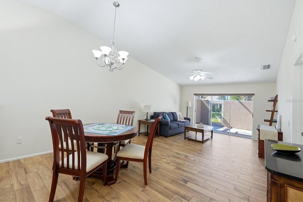For Sale: $240,000 (2 beds, 2 baths, 1236 Square Feet)