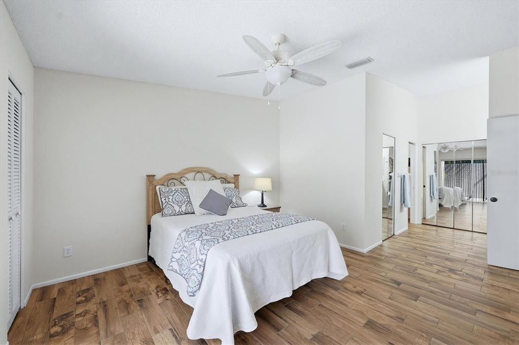 For Sale: $240,000 (2 beds, 2 baths, 1236 Square Feet)