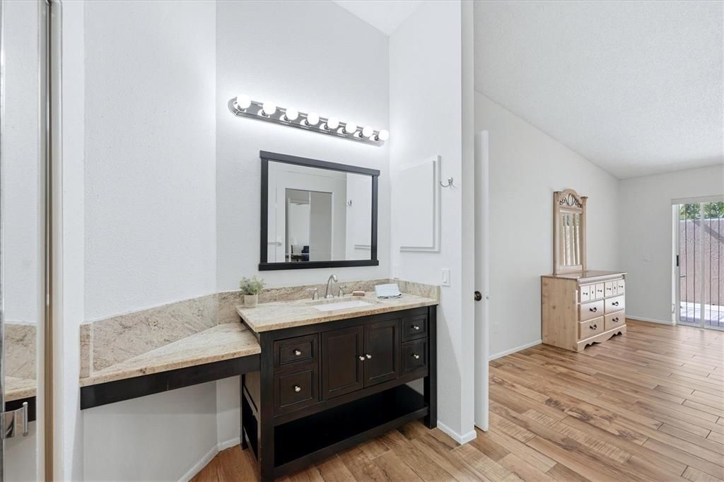 For Sale: $240,000 (2 beds, 2 baths, 1236 Square Feet)