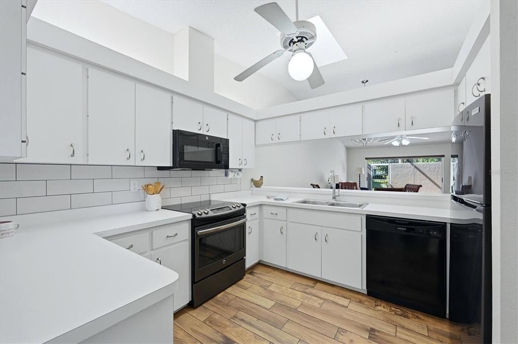 For Sale: $240,000 (2 beds, 2 baths, 1236 Square Feet)