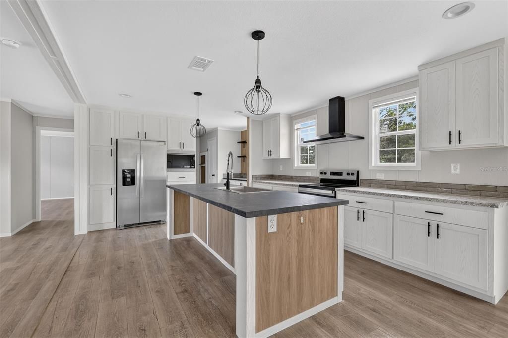 For Sale: $244,900 (3 beds, 2 baths, 1493 Square Feet)