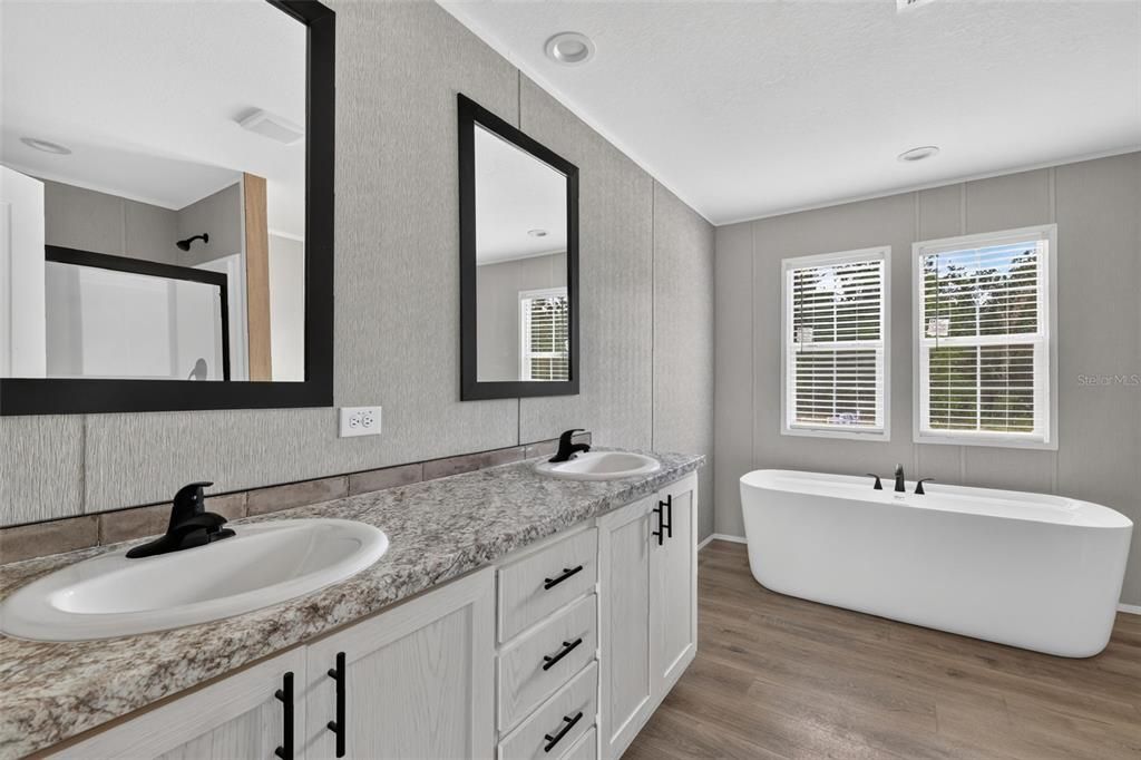 For Sale: $244,900 (3 beds, 2 baths, 1493 Square Feet)