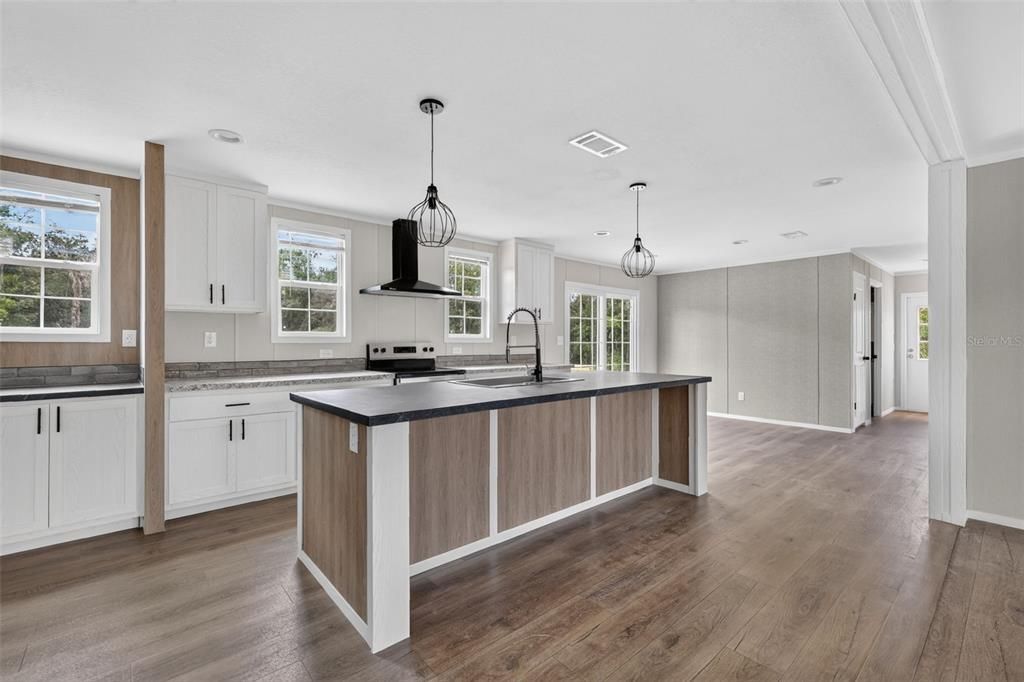 For Sale: $244,900 (3 beds, 2 baths, 1493 Square Feet)