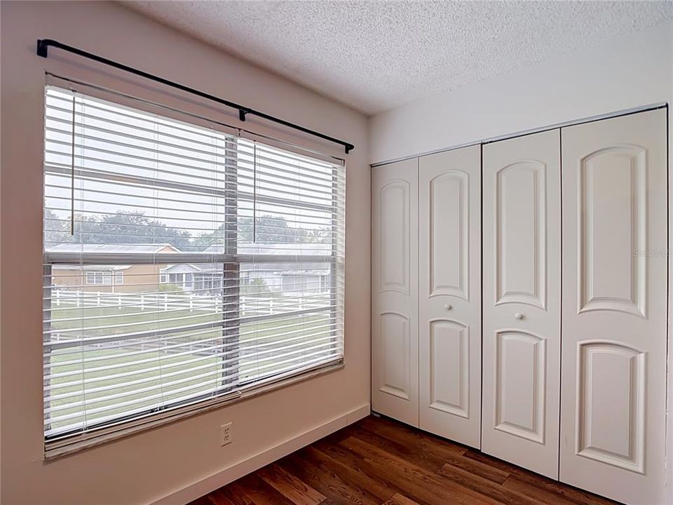 For Sale: $139,500 (2 beds, 1 baths, 925 Square Feet)