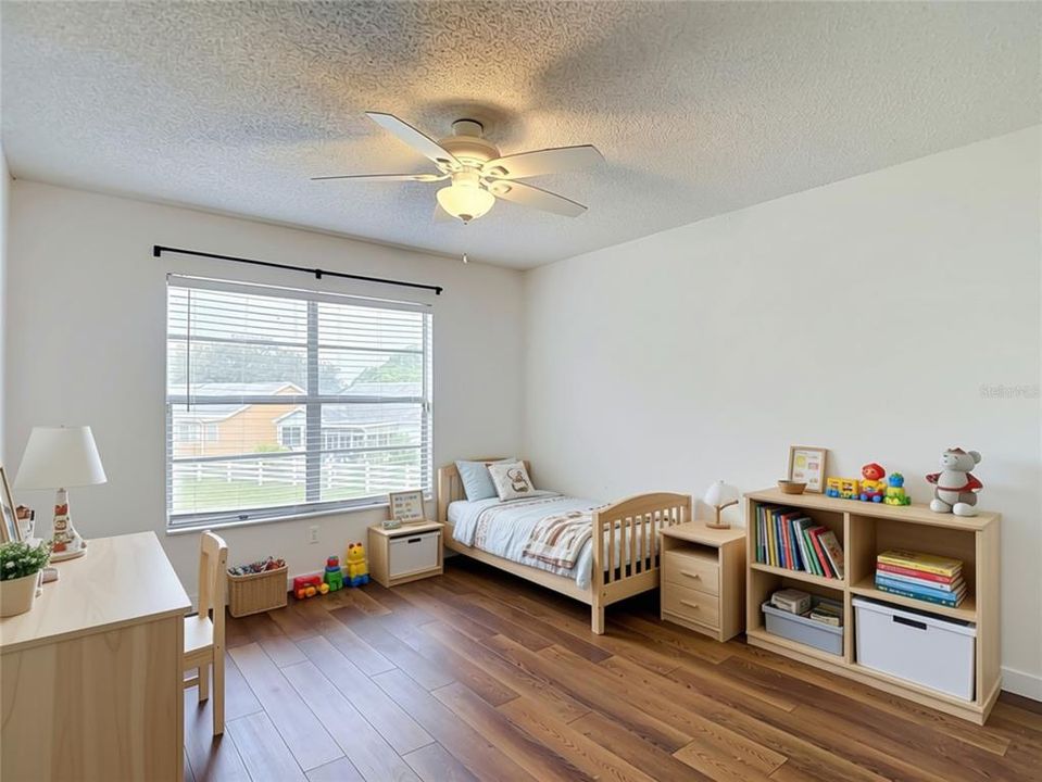 For Sale: $139,500 (2 beds, 1 baths, 925 Square Feet)