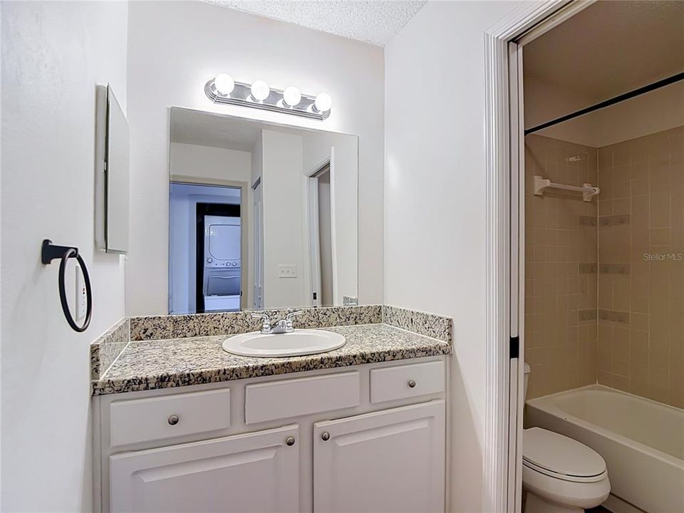 For Sale: $139,500 (2 beds, 1 baths, 925 Square Feet)