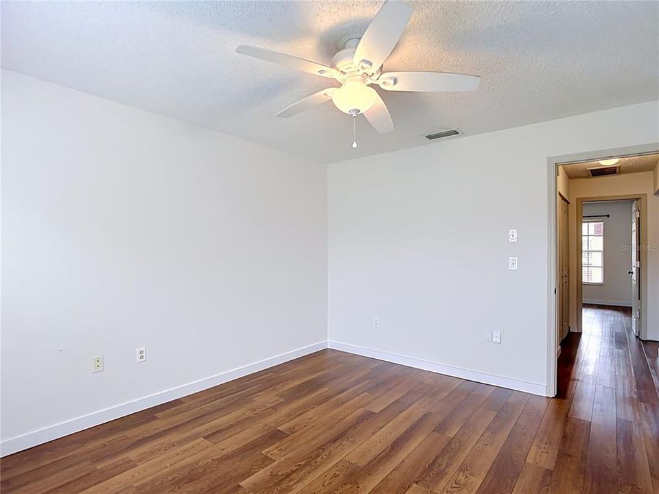 For Sale: $139,500 (2 beds, 1 baths, 925 Square Feet)