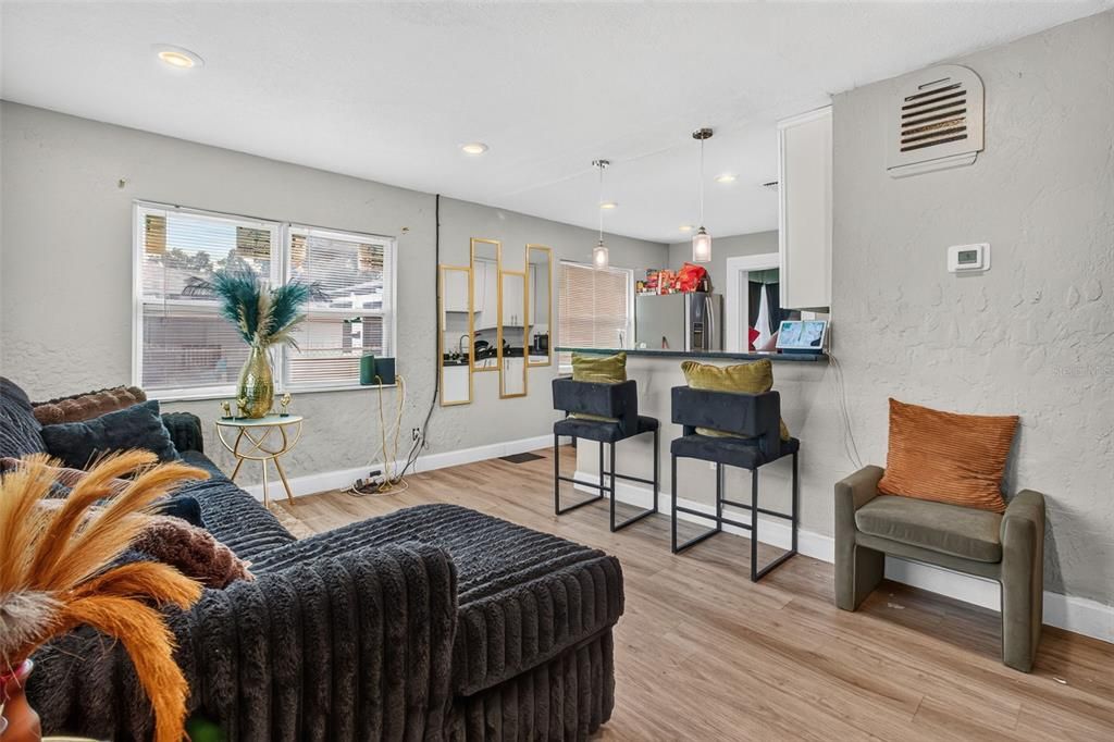 En Venta: $339,900 (3 camas, 2 baños, 1100 Pies cuadrados)
