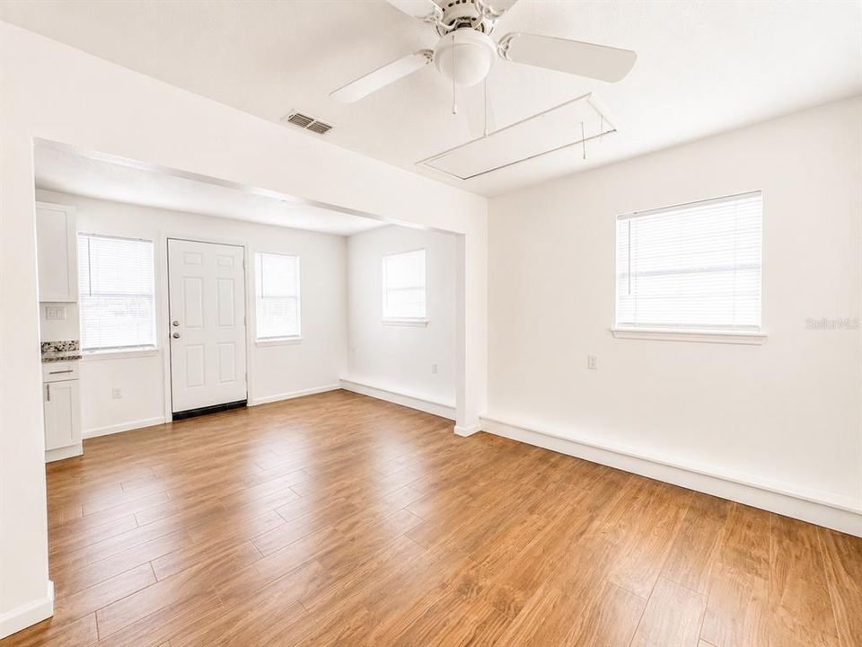 For Sale: $319,900 (4 beds, 2 baths, 1392 Square Feet)