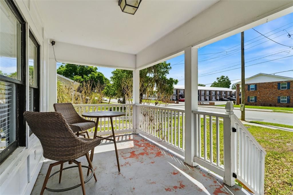 For Sale: $319,900 (4 beds, 2 baths, 1392 Square Feet)