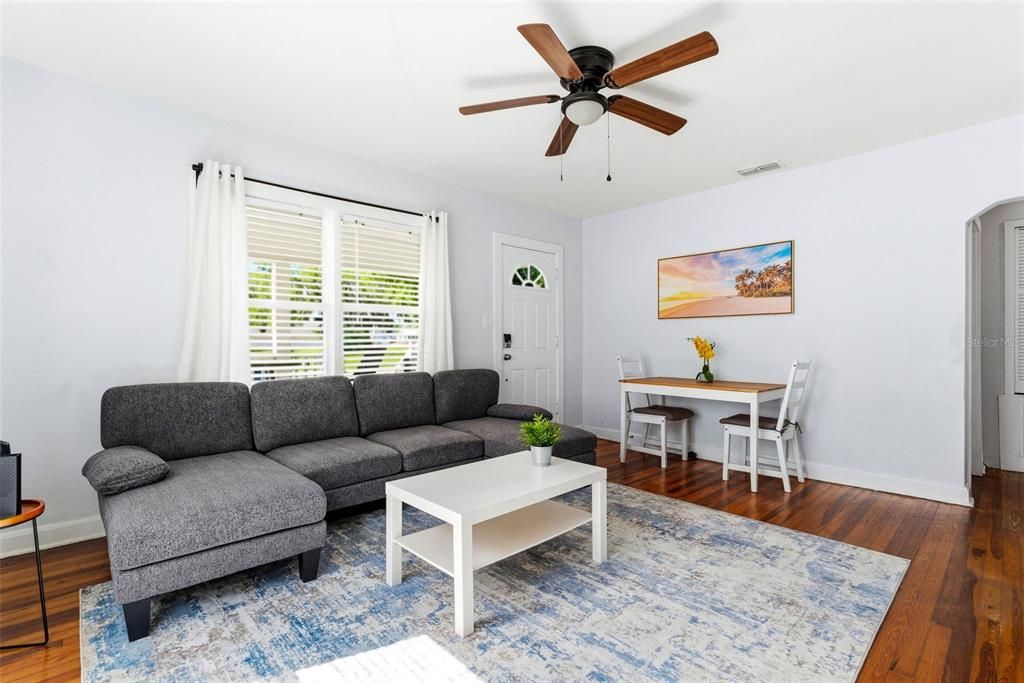 For Sale: $319,900 (4 beds, 2 baths, 1392 Square Feet)