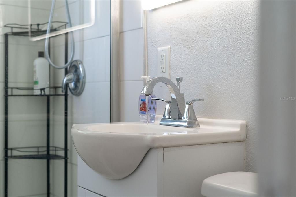 For Sale: $319,900 (4 beds, 2 baths, 1392 Square Feet)