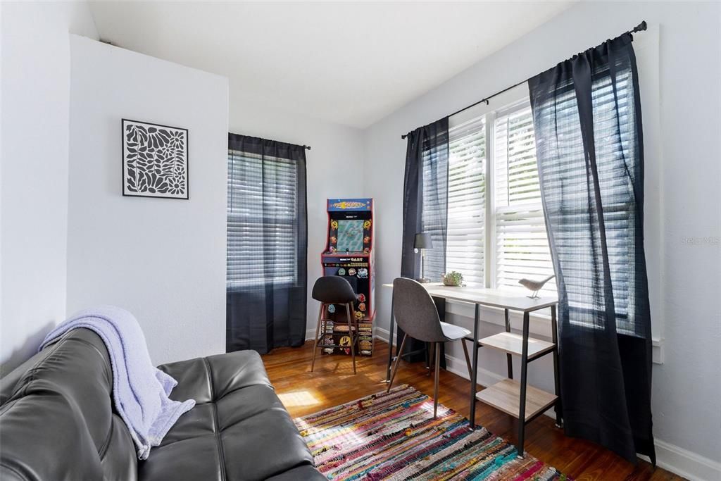 For Sale: $319,900 (4 beds, 2 baths, 1392 Square Feet)