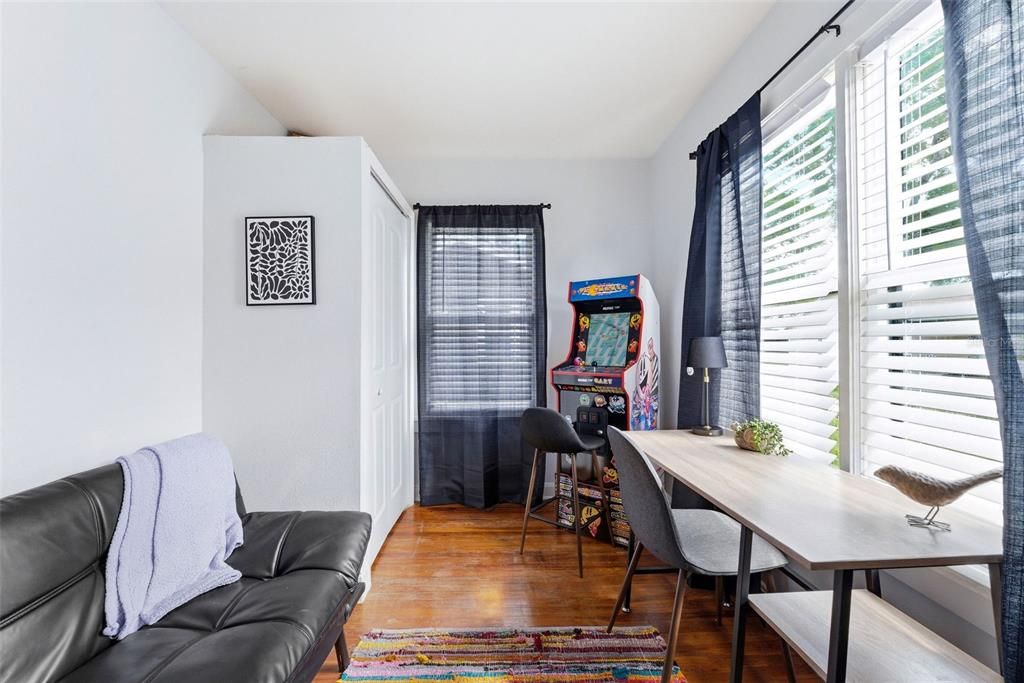 For Sale: $319,900 (4 beds, 2 baths, 1392 Square Feet)