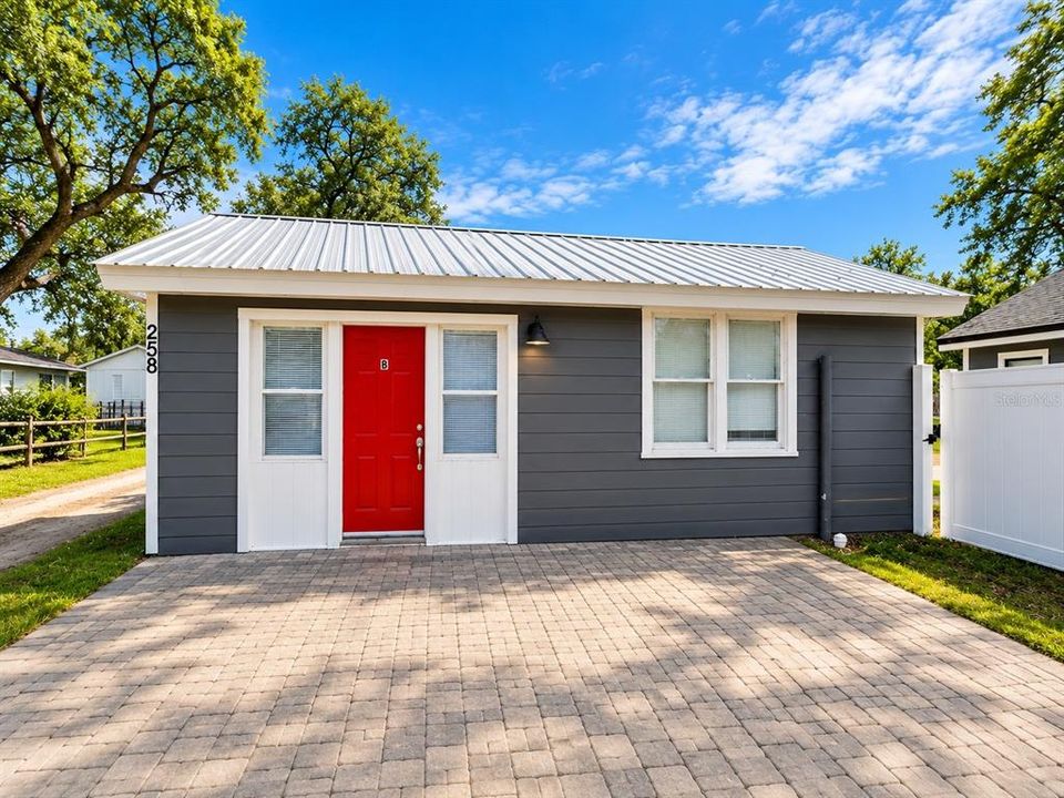 For Sale: $319,900 (4 beds, 2 baths, 1392 Square Feet)