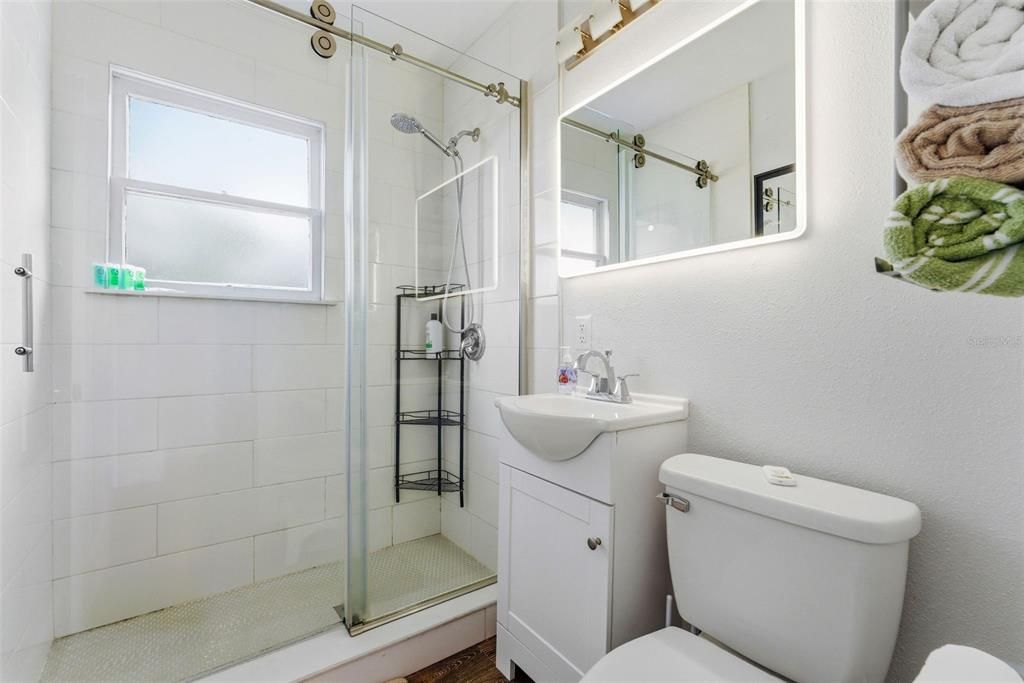 For Sale: $319,900 (4 beds, 2 baths, 1392 Square Feet)