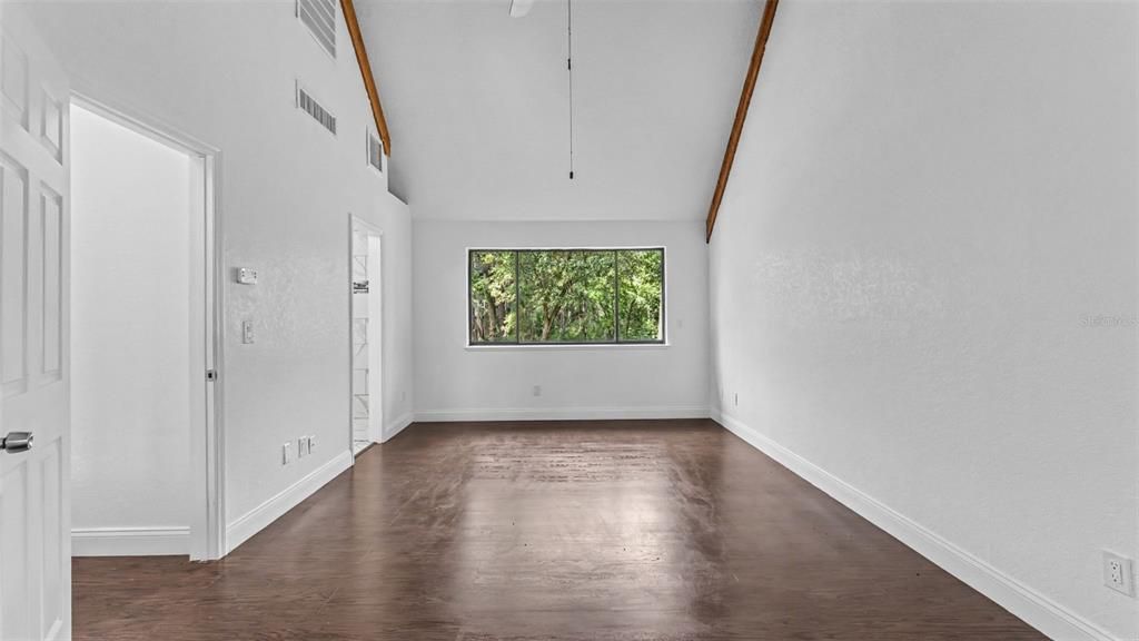 For Sale: $545,000 (5 beds, 2 baths, 2444 Square Feet)