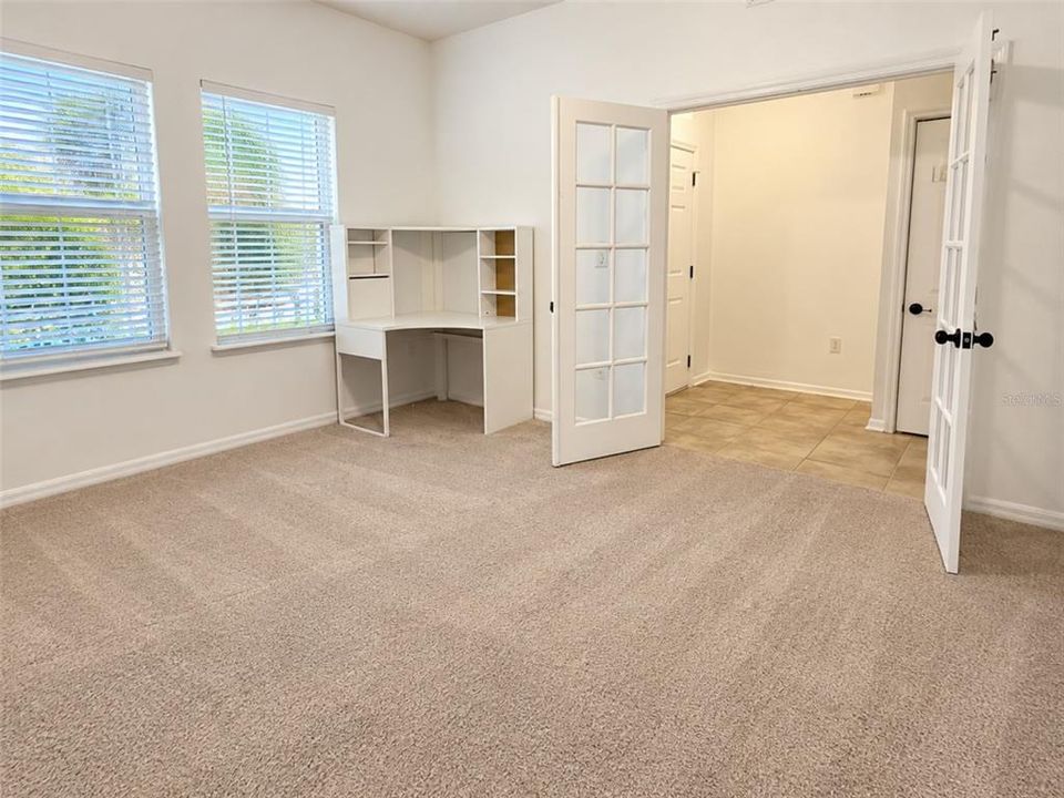 For Rent: $2,100 (3 beds, 2 baths, 2000 Square Feet)