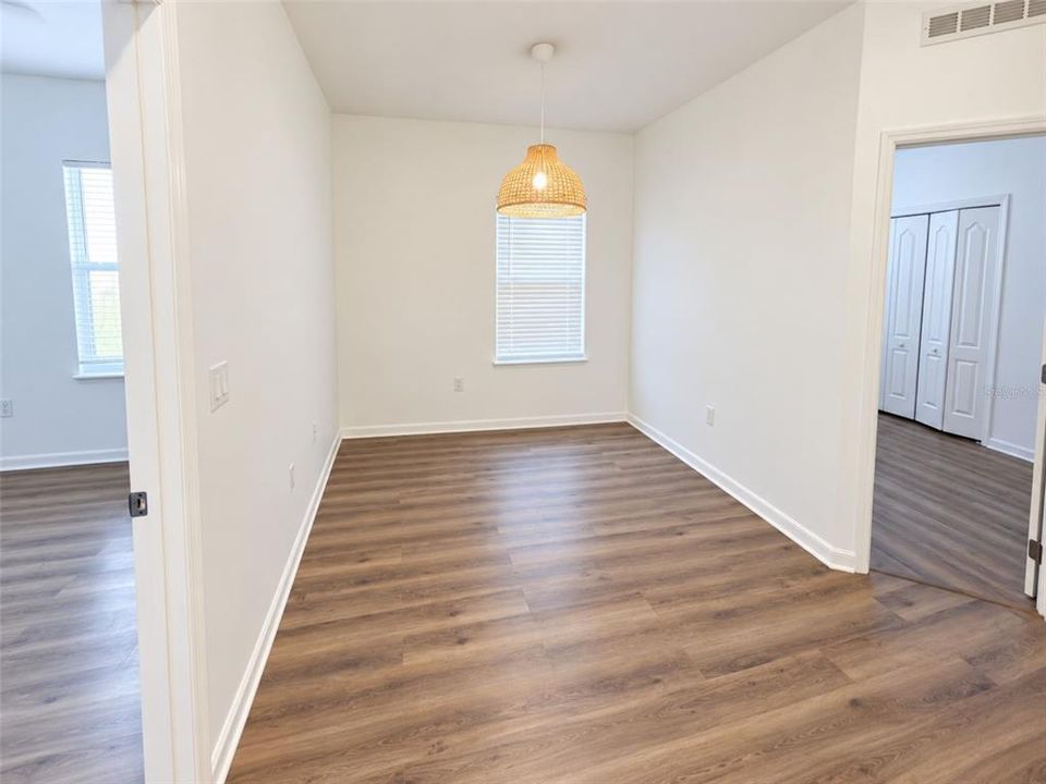 For Rent: $2,100 (3 beds, 2 baths, 2000 Square Feet)