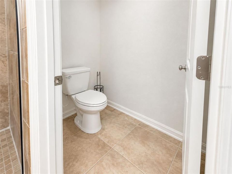 For Rent: $2,100 (3 beds, 2 baths, 2000 Square Feet)