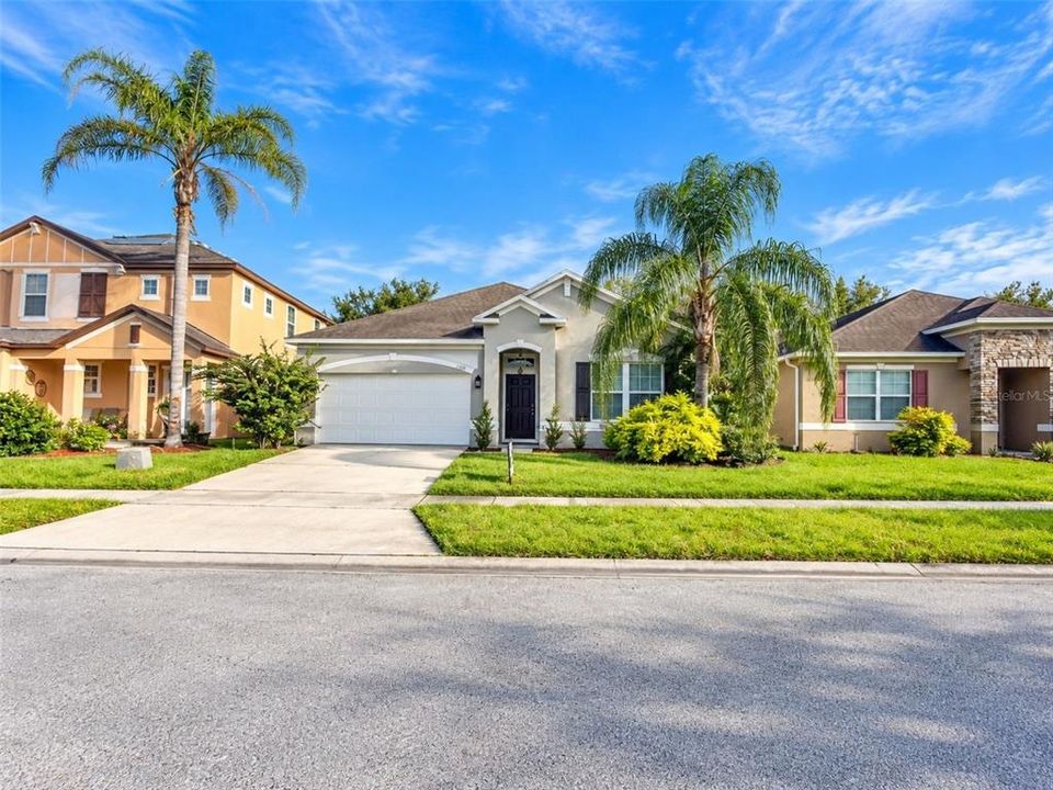 For Rent: $2,100 (3 beds, 2 baths, 2000 Square Feet)