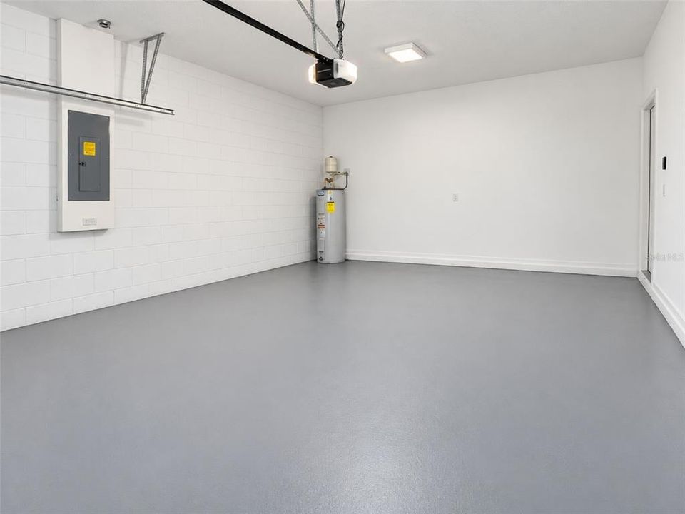 For Rent: $2,100 (3 beds, 2 baths, 2000 Square Feet)