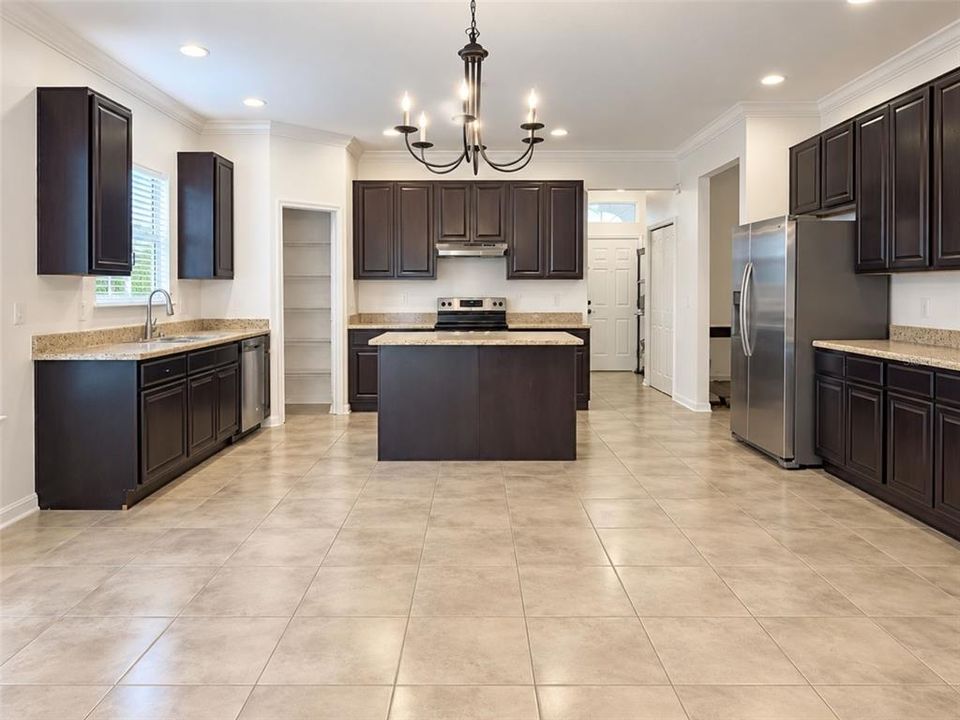 For Rent: $2,100 (3 beds, 2 baths, 2000 Square Feet)