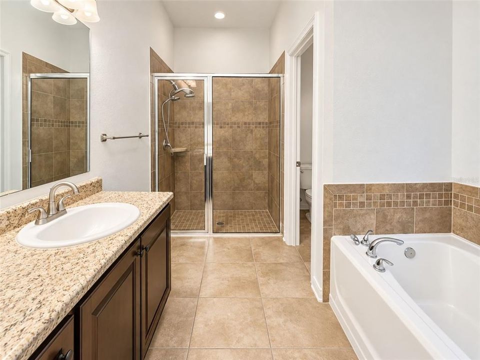 For Rent: $2,100 (3 beds, 2 baths, 2000 Square Feet)