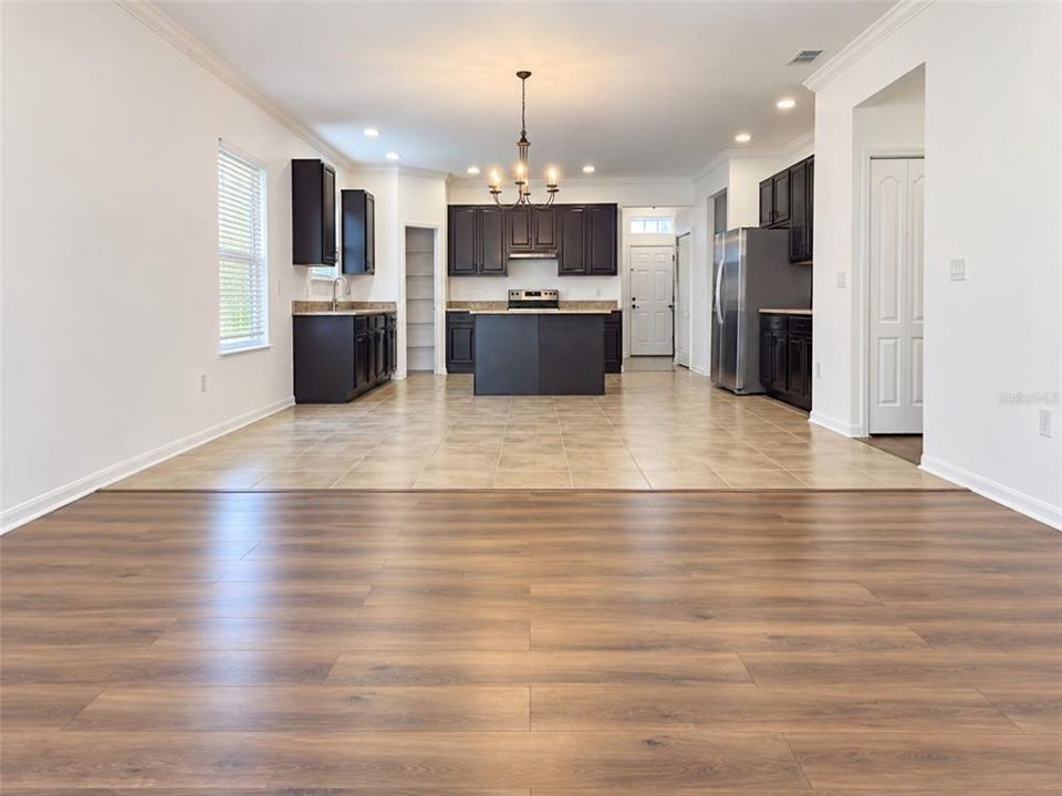 For Rent: $2,100 (3 beds, 2 baths, 2000 Square Feet)