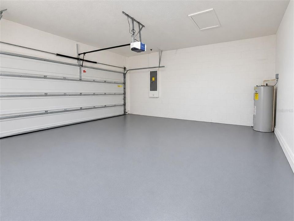 For Rent: $2,100 (3 beds, 2 baths, 2000 Square Feet)