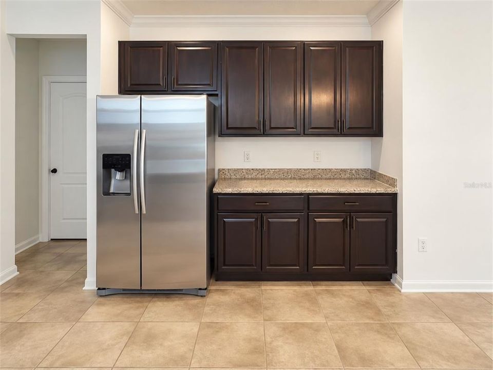 For Rent: $2,100 (3 beds, 2 baths, 2000 Square Feet)