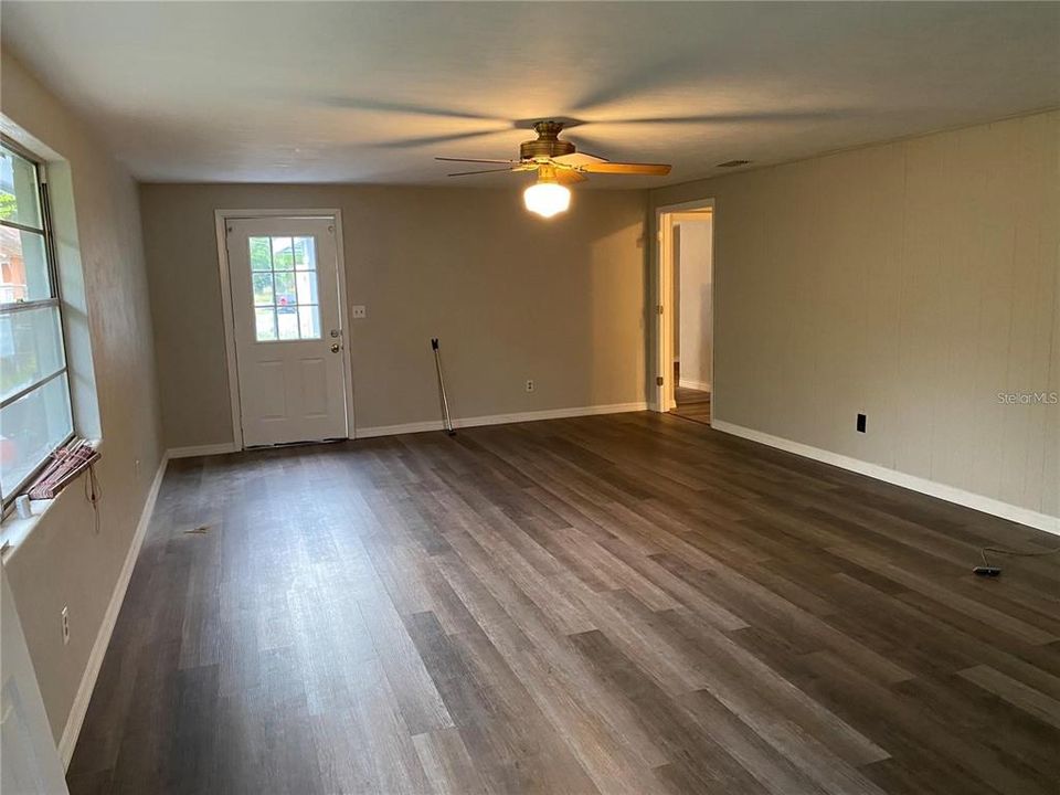En Venta: $275,000 (4 camas, 2 baños, 1664 Pies cuadrados)