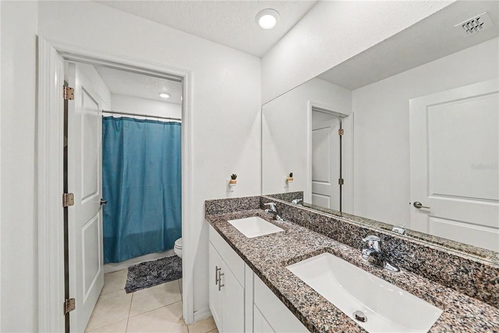 На продажу: $335,000 (5 спален, 2 ванн, 2217 Квадратных фут)