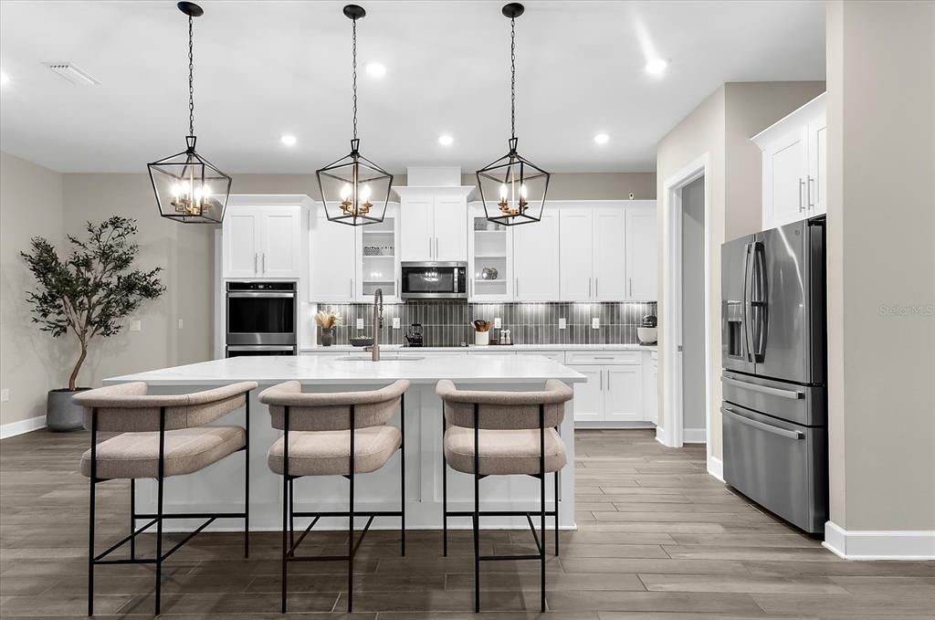 For Sale: $1,600,000 (6 beds, 5 baths, 5171 Square Feet)