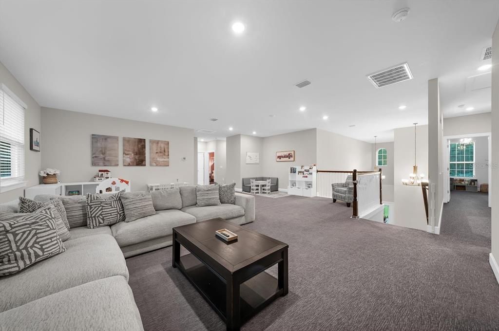 For Sale: $1,600,000 (6 beds, 5 baths, 5171 Square Feet)